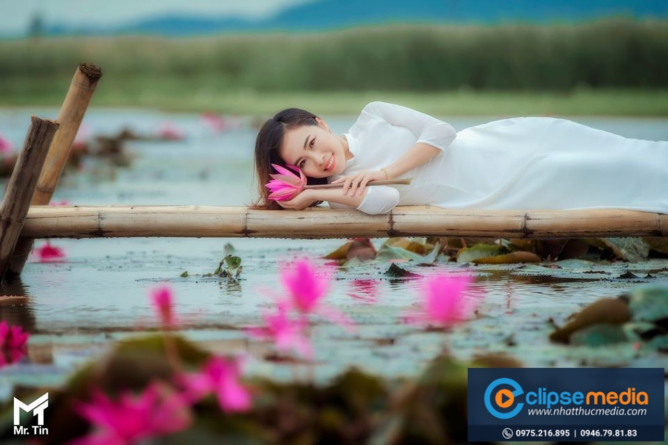 Chụp ảnh tại đầm sen